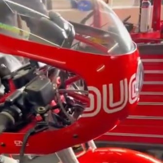 avant d'une Ducati Monster 695