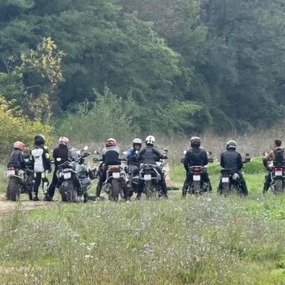 groupe de motards de dos